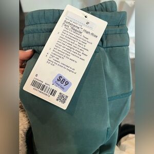 NWT lululemon Softstreme ™ High-Rise pants Regular size 6